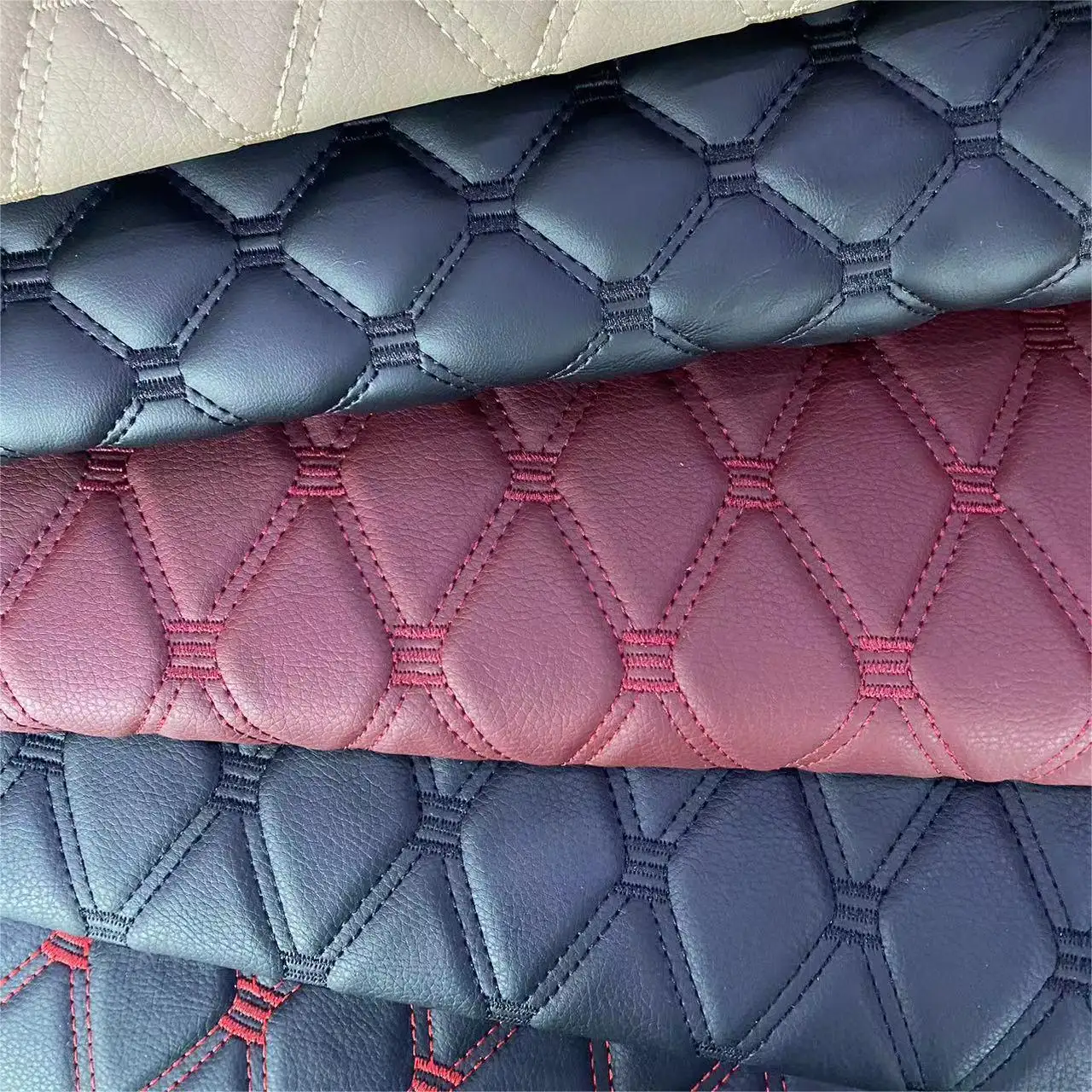 Esponja combinada de cuero bordado con patrón de diamantes de cuero artificial de PVC para alfombrillas de cuero para coche