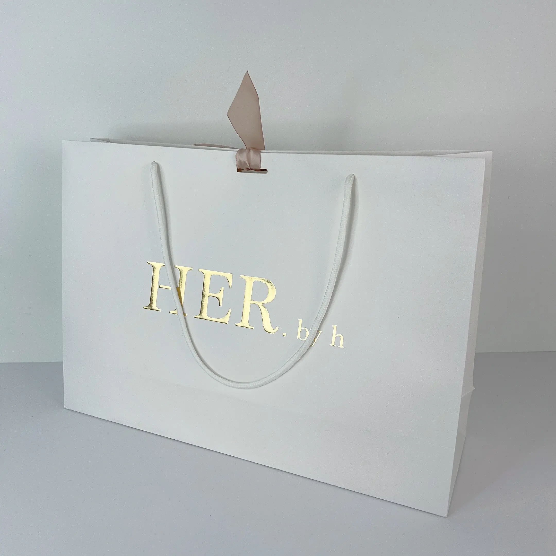 Sacchetti di carta regalo per lo shopping con il tuo logo macchina per fare kraft packaging di lusso bianco con manici