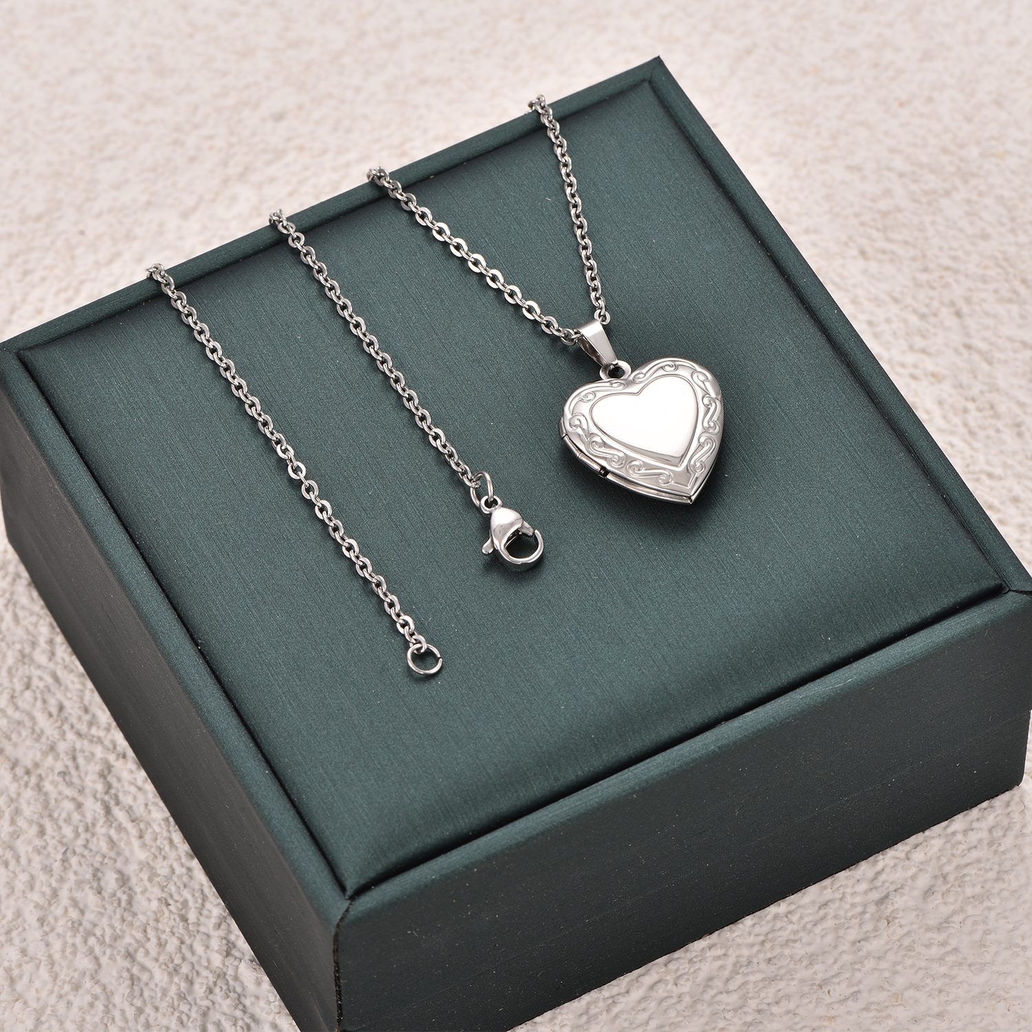 3 colliers en argent