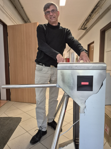 Torniquete de control de seguridad CAJ, sistema de controlador de acceso de entrada operado por monedas Rfid, torniquete de trípode Ip54 Vertical