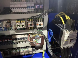 高品质二手IA2000 b-j塑料注塑机250吨2代，带新的核心螺杆部件 - Product Image 6