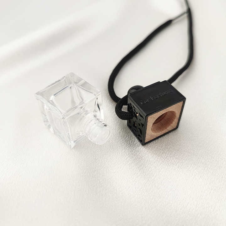 Vierkante 8Ml Helder Glas Auto Parfumflesjes Plastic Hangende Auto Diffuser Met Houten Dop Voor Luchtverfrisser