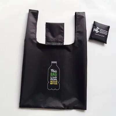 Toptan yeniden kullanılabilir RPET çanta T shirt alışveriş çantası özelleştirilmiş çevre dostu katlanabilir geri dönüşümlü çanta