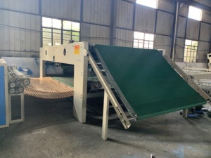 La parte della linea di produzione dell'ovatta attraversa il Lapper al folk e pavimenta la maglia in una certa larghezza e spessore - Product Image 3