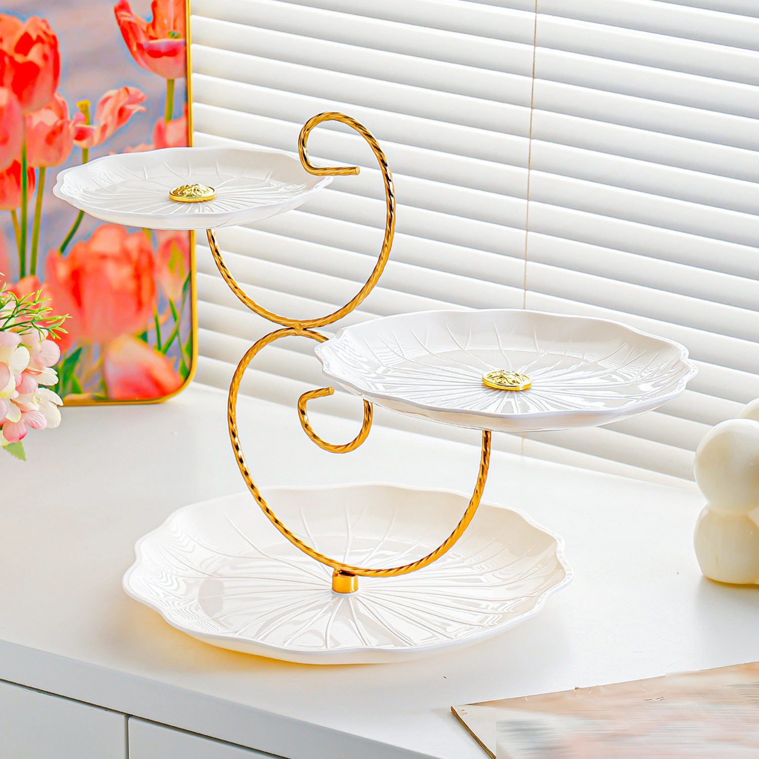Milky white double hook 3-layer lotus plate