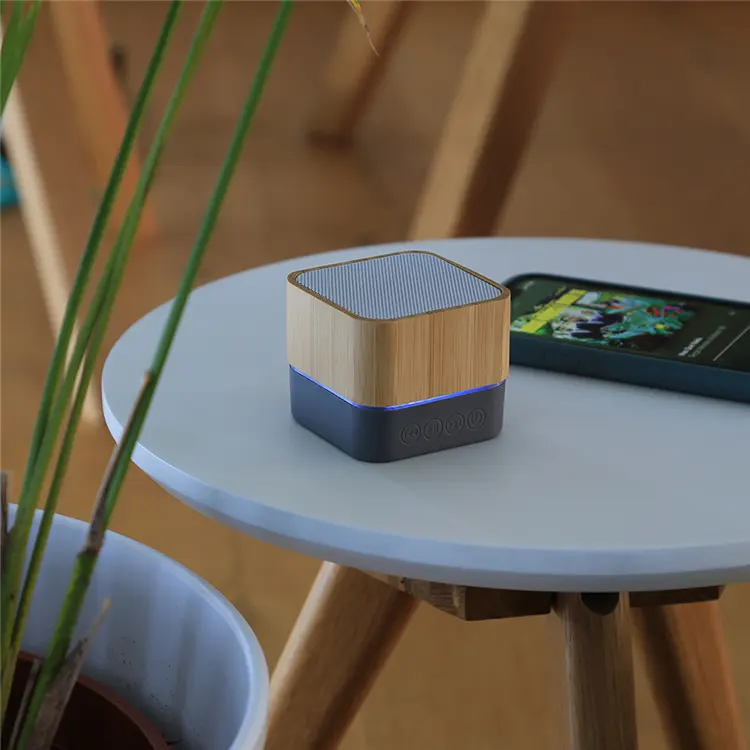 Mini altoparlante quadrato sostenibile in legno di bambù ricaricabile Bt Bluetooths altoparlante bluetooth portatile senza fili