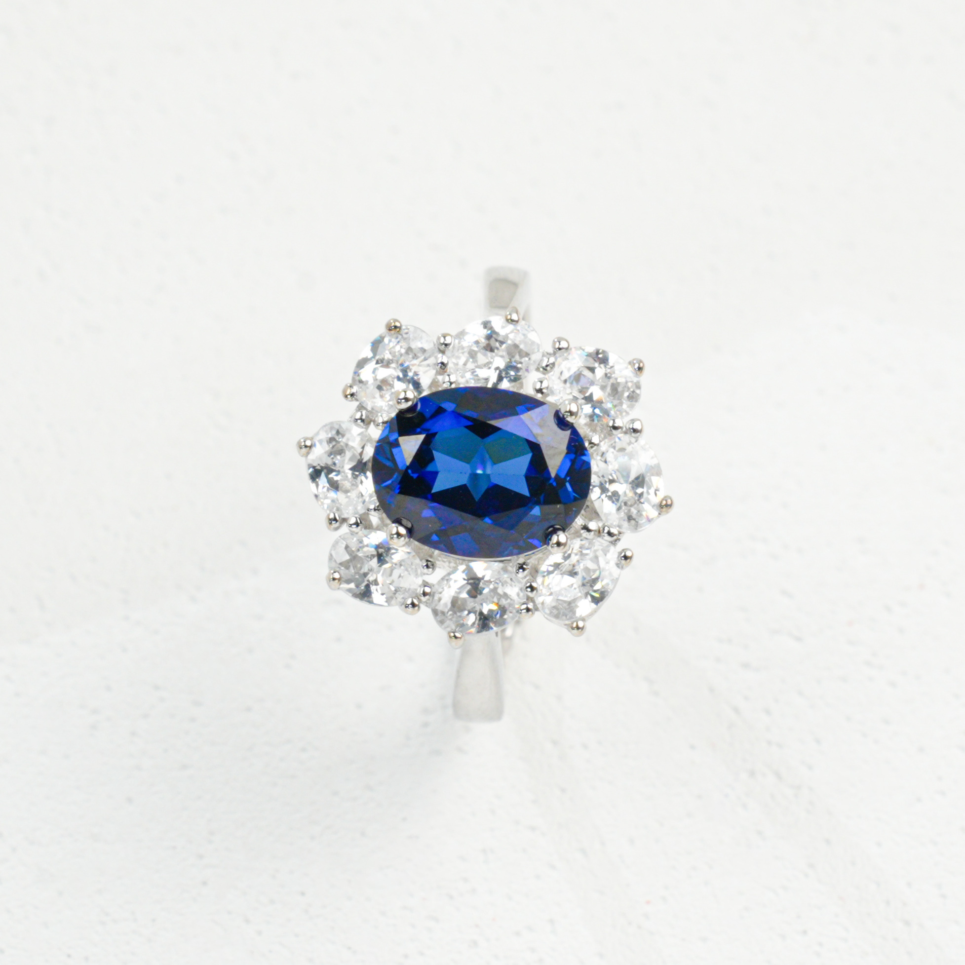 Bague classique en saphir