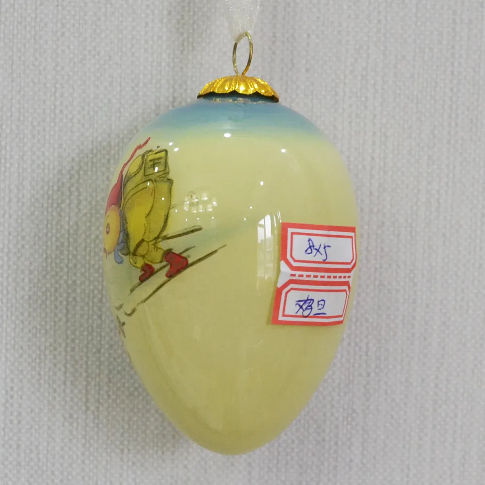 Pallina con ornamento di uova di Pasqua dipinta all'interno personalizzata
