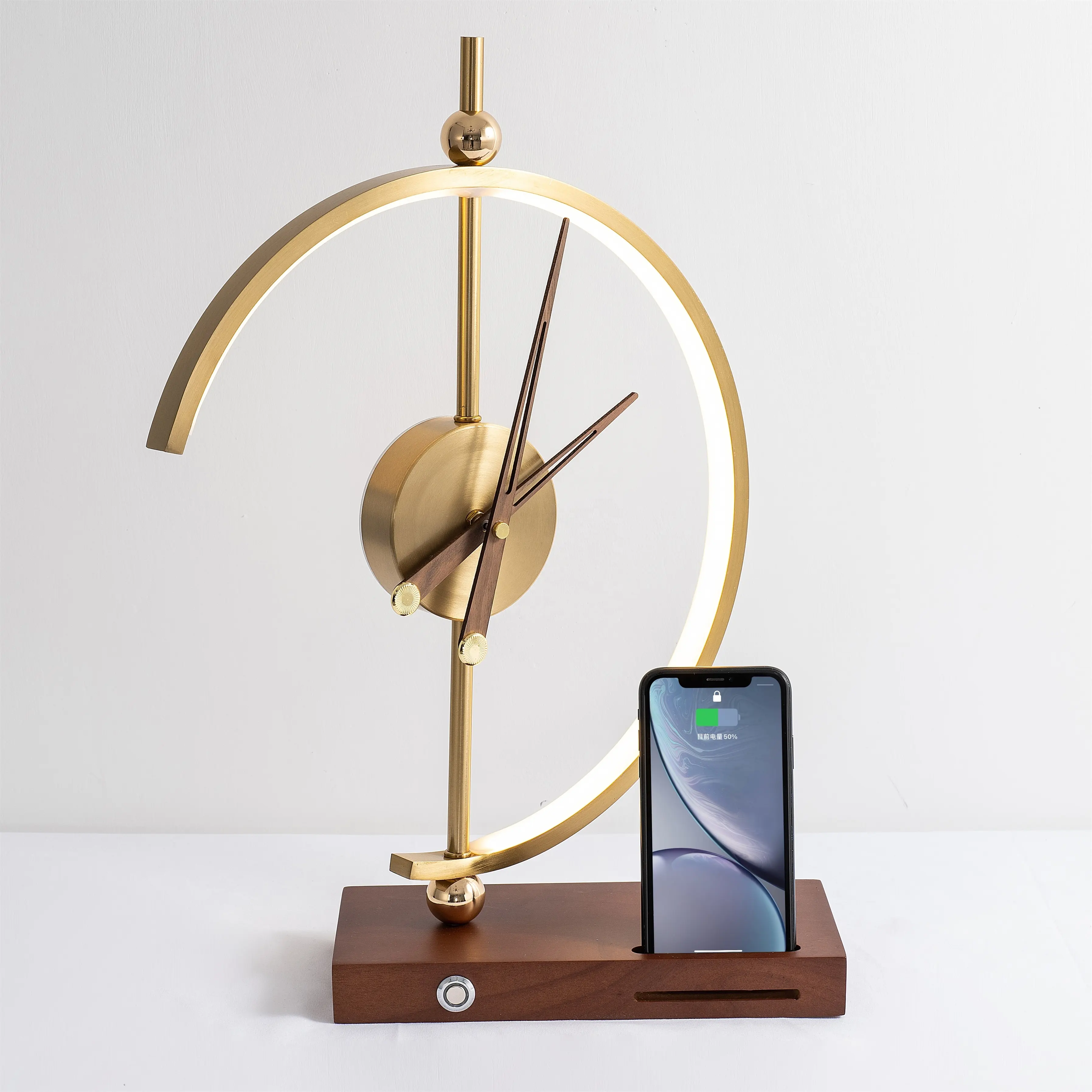 Bester Preis Großhandel dimmbare G-Form Lampe Luxus uhr moderne Holz sockel Schreibtisch lampe mit schnellem kabellosen Ladegerät für Wohnkultur