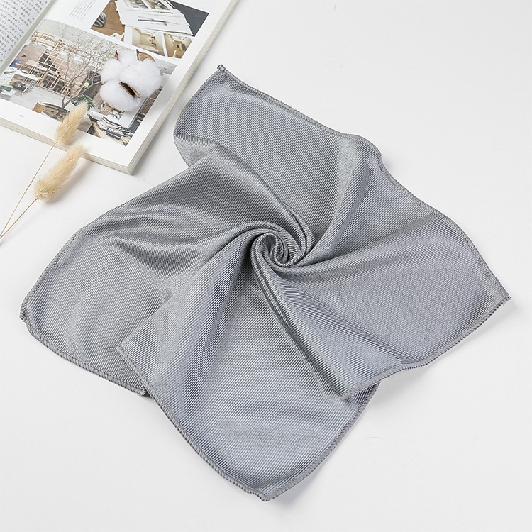 gris plateado