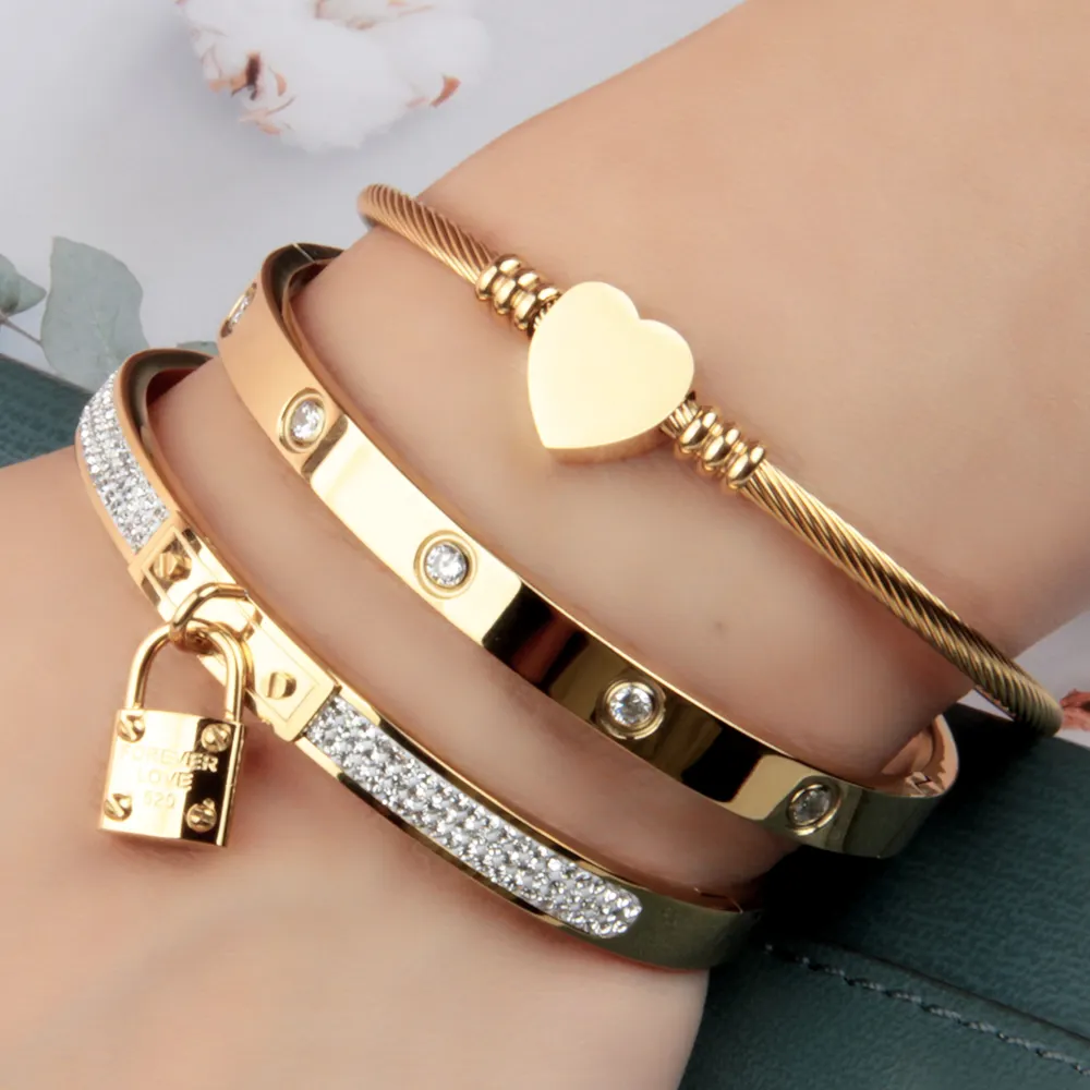 Pulsera de acero inoxidable para mujer, joyería chapada en oro de alta calidad, colgante de diamante con cerradura pequeña, accesorios en forma de corazón