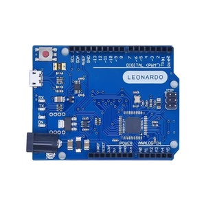 Leonardo R3 mikrodenetleyici geliştirme kurulu Arduino için uygun kablo ile ATMEGA32U4 resmi sürümü