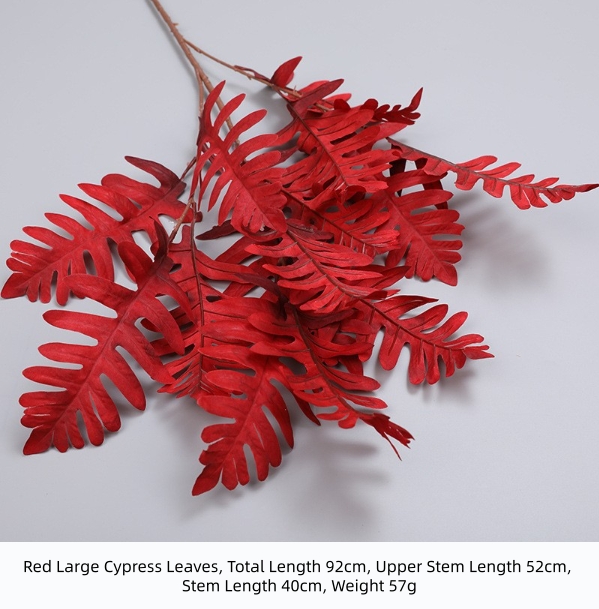 Grandes feuilles de cyprès rouges