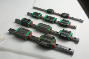 Guía lineal Carril de guía lineal de acero inoxidable para máquina Cnc Carril deslizante de acero Hgh 15 20 25 30 35 45 En stock