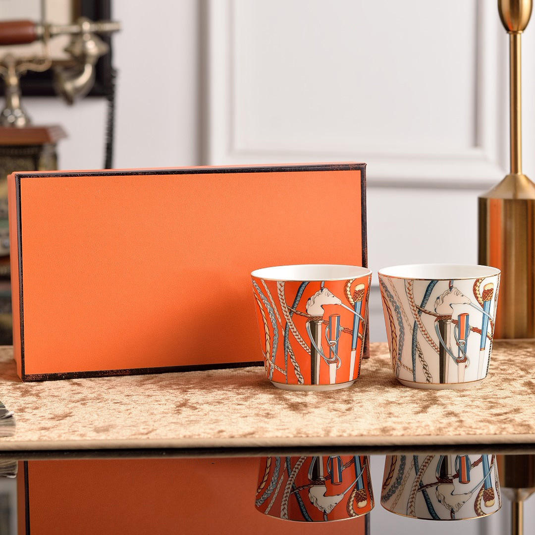 สีครีม-ขาว