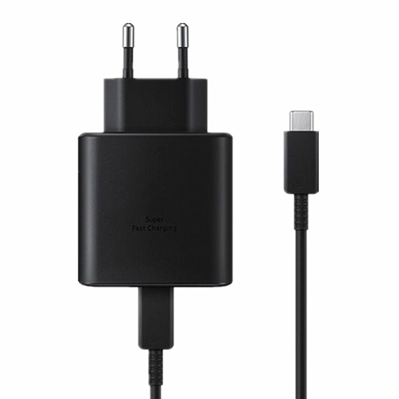 Cargador negro con cable, empaquetado en bolsa OPP.