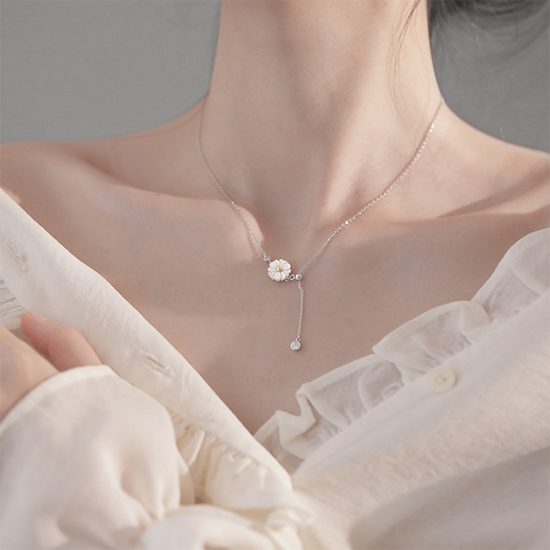 Daisy Necklace