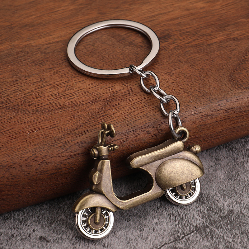 Voiture à batterie en bronze antique