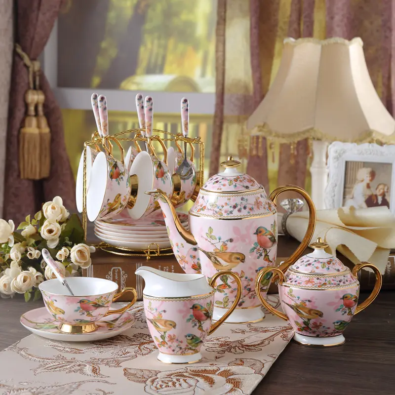 British Bone China tè pomeridiano Set da tè tazza e piattino ceramica europea tazza da tè piattini regalo di nozze