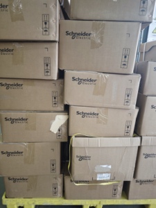 Nuevo controlador original SR2B121B para Schneider Zelio Logic Modul PLC controlador VFD controlador de motor AC24V 8 entradas 4 salidas de relé con reloj