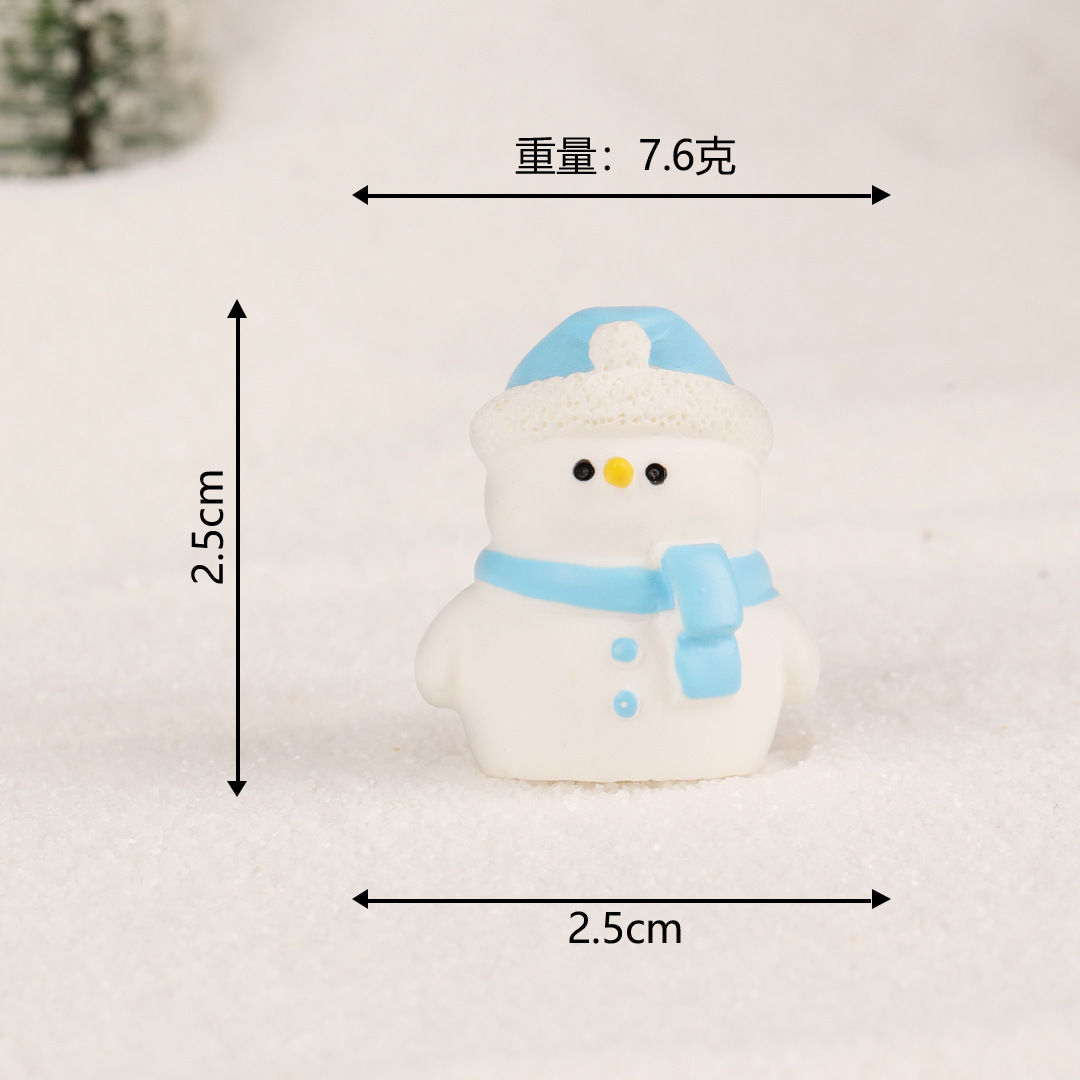 N.4 Pupazzo di neve con cappello blu