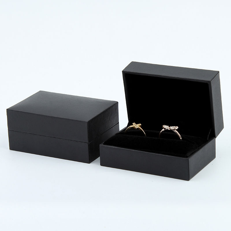 Caja de anillo de boda negro