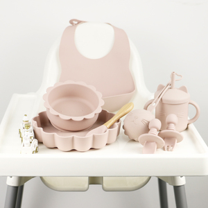 New Trending Supplies Eco Friendly Led Weaning Set Baby Tableware Bib Plate Suction Bowls Silicone Baby Food Sets
