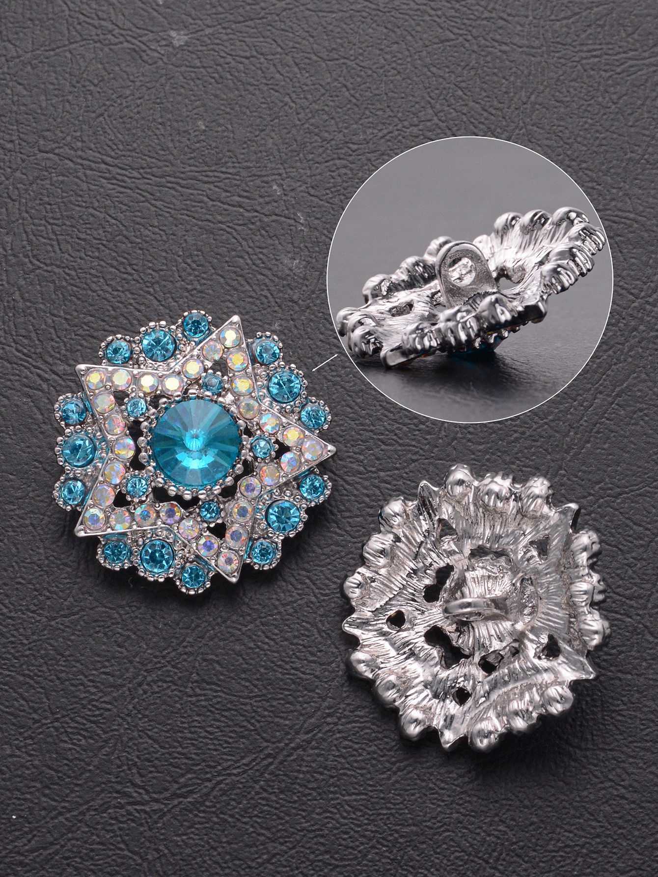 Bianco brillante con strass azzurri