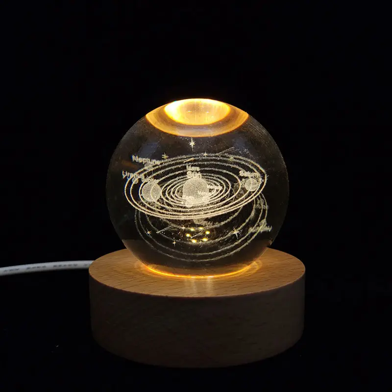 Nuovo regalo di san valentino sfera di cristallo astronauta pianeta globo 3D sistema solare inciso al Laser palla Led luci notturne lampada da comodino
