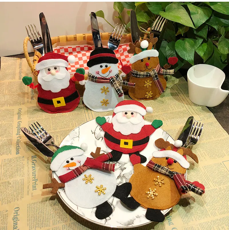 Articoli decorativi natalizi Set di coltelli e forchette per tavolo da pranzo Set di stoviglie per cartoni animati creativi borsa per coltelli e forchette di babbo natale
