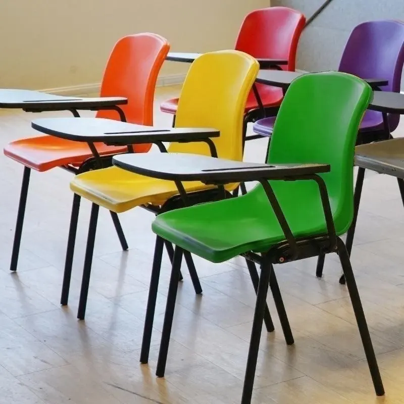 Bureau d'étude moderne mobilier de salle de classe en plastique chaise de lycée empilable avec tablette bloc-notes attaché pour étudiant adulte