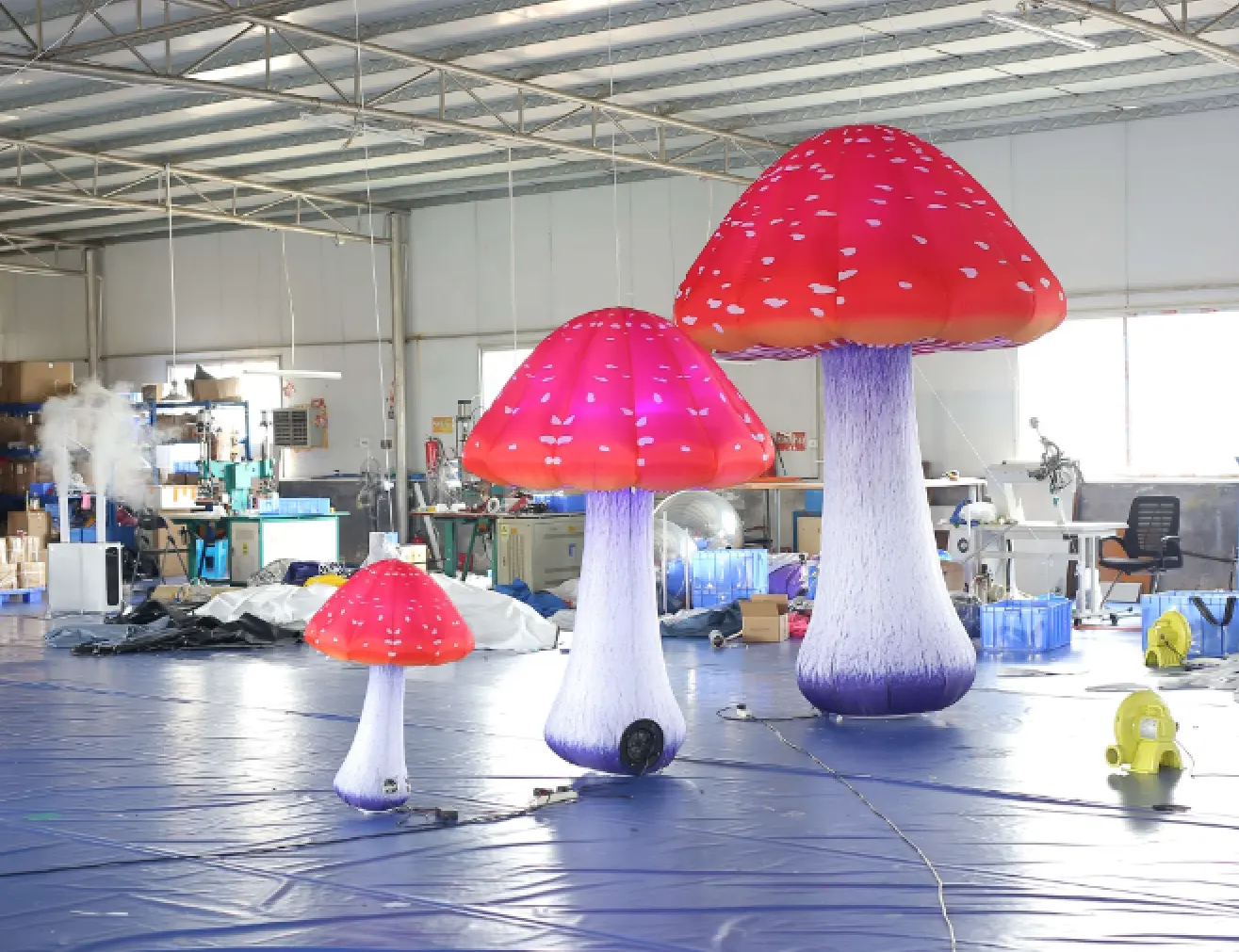 Modello di fungo gonfiabile pubblicitario con led in vendita palloncino a fungo