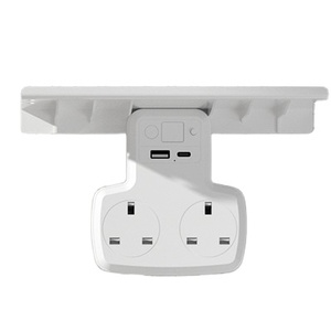 Tira multifunción estándar británica Una toma de corriente USB Una toma de corriente tipo C - Product Image 1