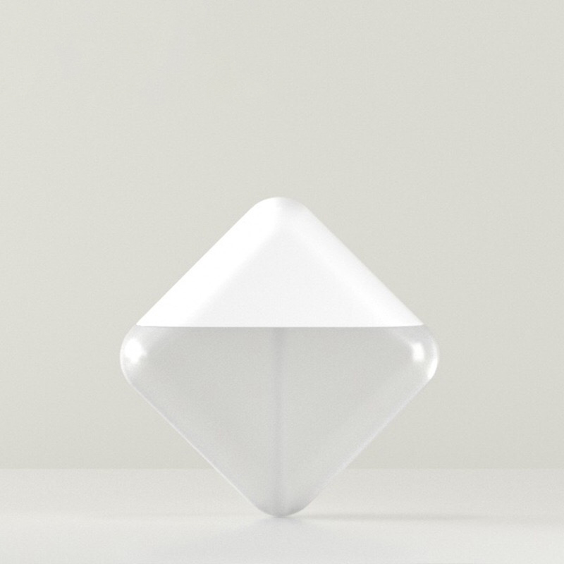 Pompe blanche, couvercle blanc.