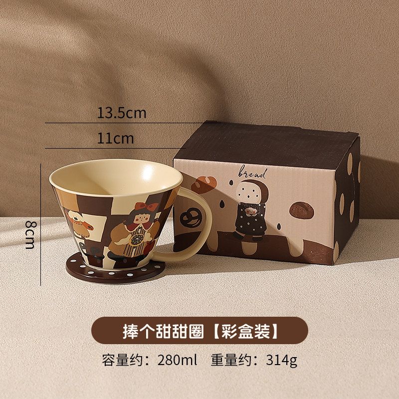 ถือกล่องสีโดนัท