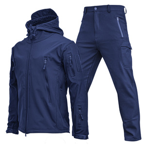 Giacca da uomo in pelle di squalo 3 in 1 morbida conchiglia da esterno calda e antivento blu traspirante e confortevole con antivento e pile - Product Image 1