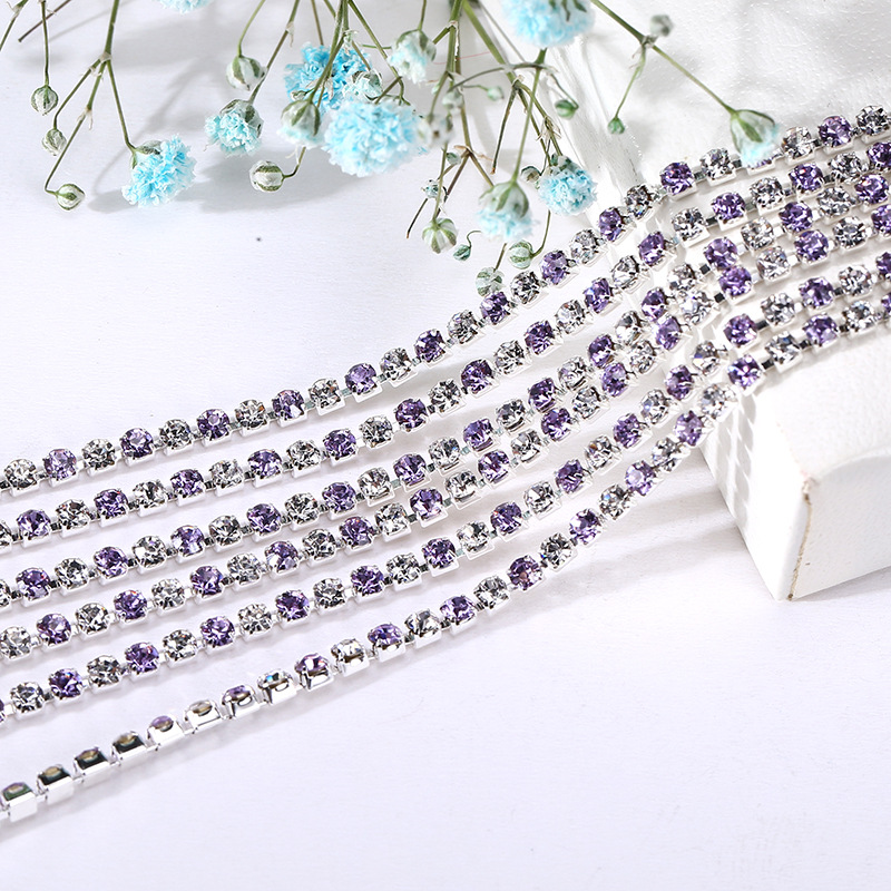 2.Base argentée avec motif à carreaux violet cristal et blanc