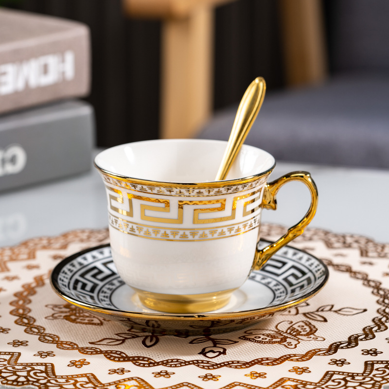 Cuillère dorée à soucoupe de bon augure 1 tasse