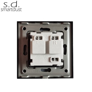 Smartdust EU Type 86 Interruptor de pared universal Smart Europe de vidrio templado con enchufe de alimentación 16a y conectividad NFC - Product Image 3
