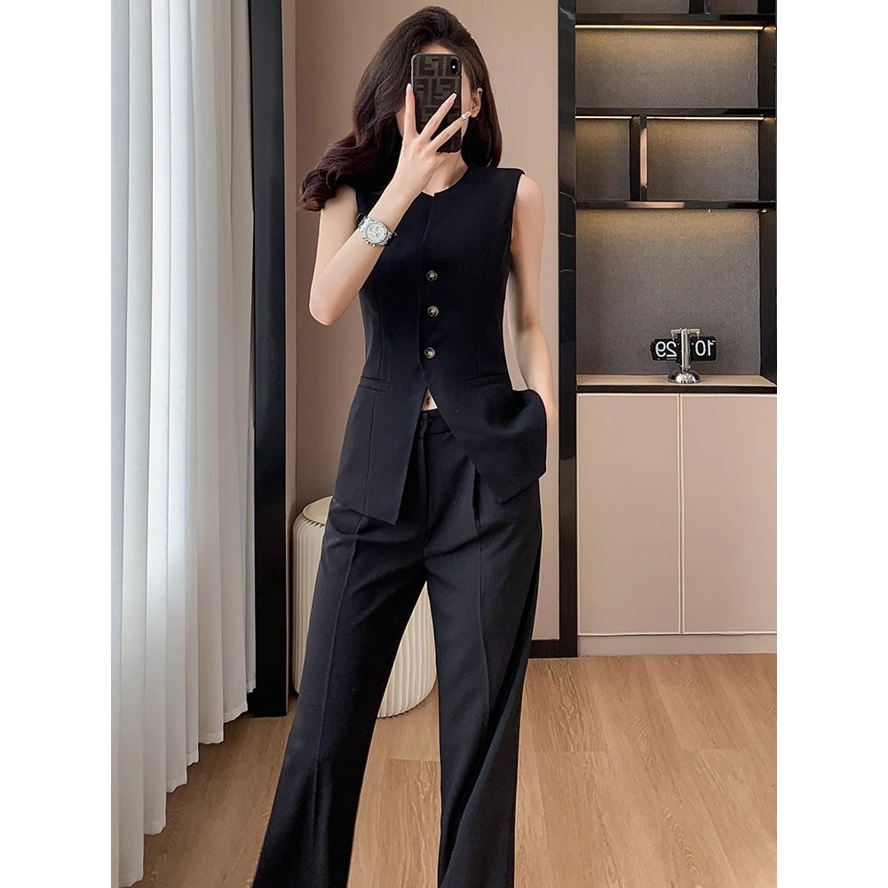 Wide-leg pants (please specify color)