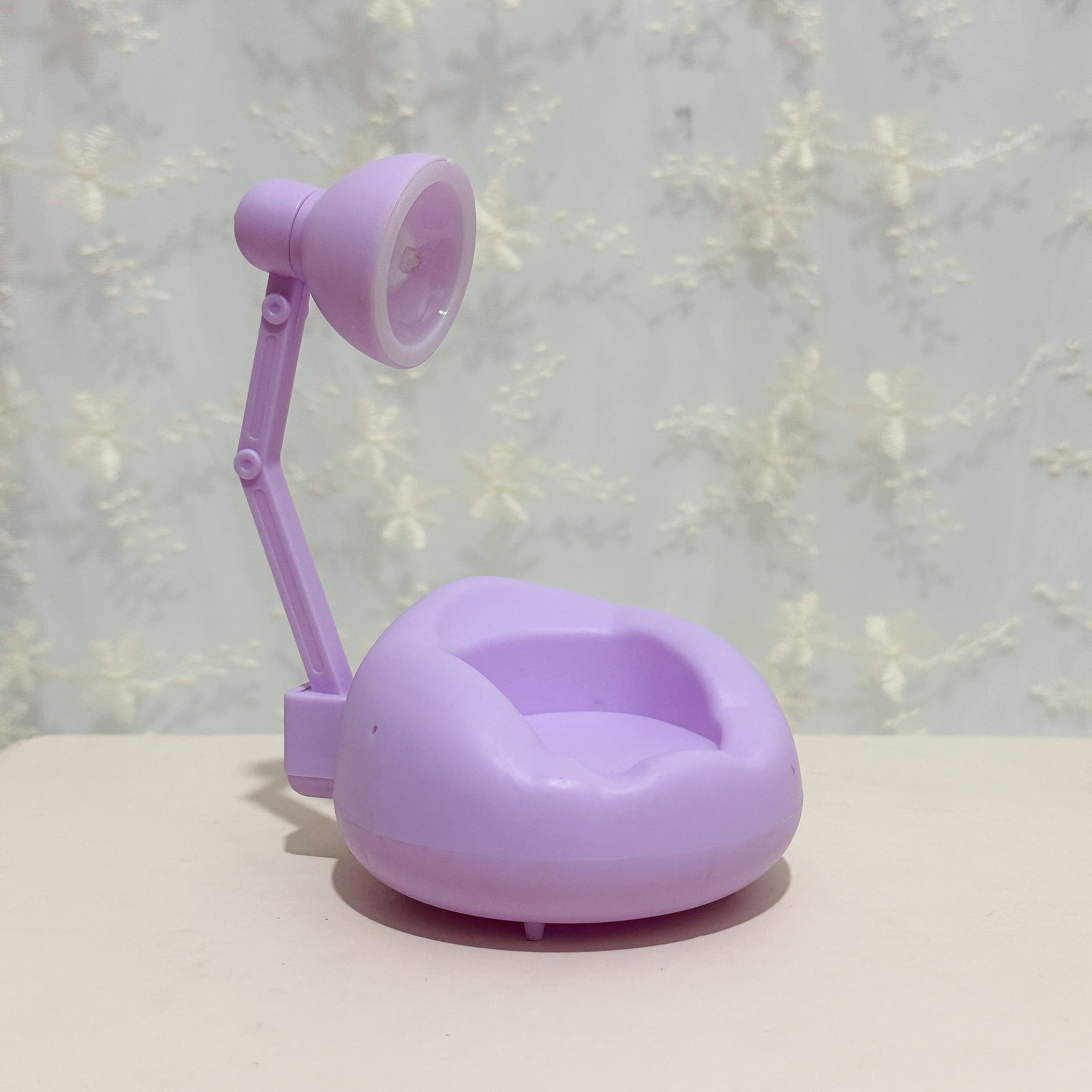 Lampe de bureau violette 2