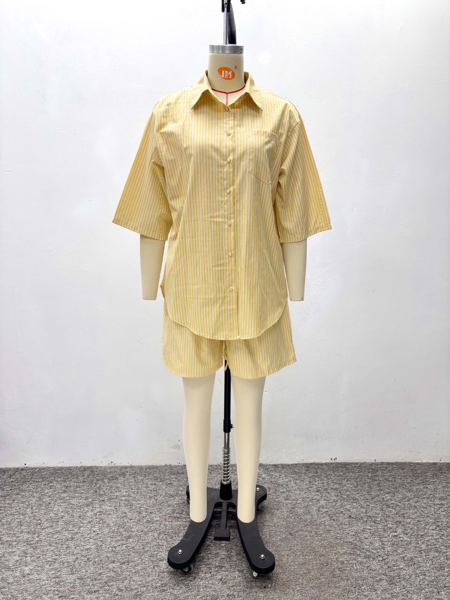 Jaune