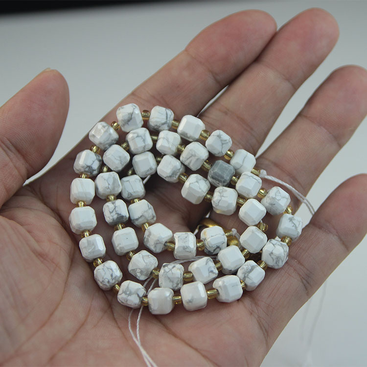 Sucre blanc turquoise-diagonale 6 mm-environ 52 perles-16g