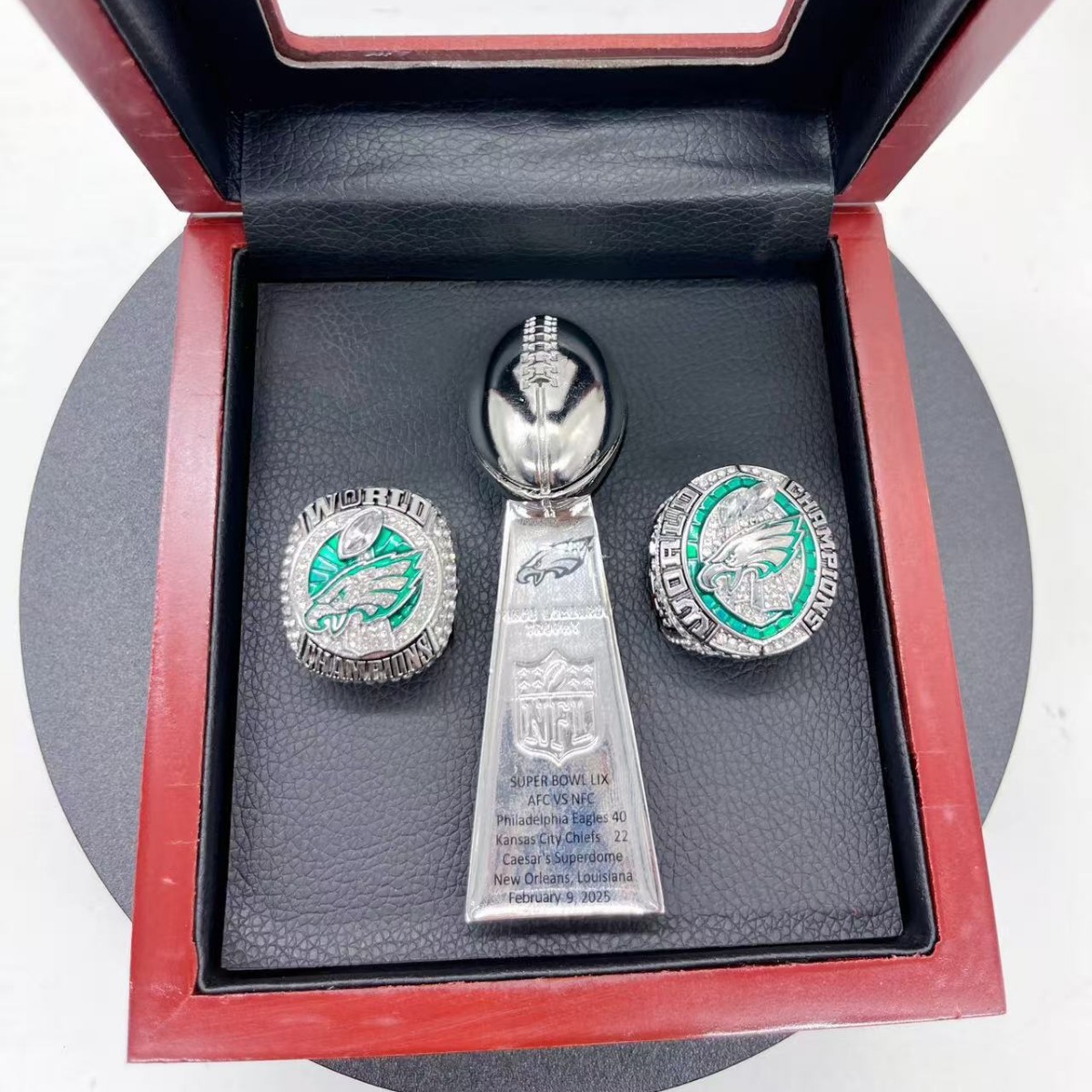 2 anneaux avec 1 trophée