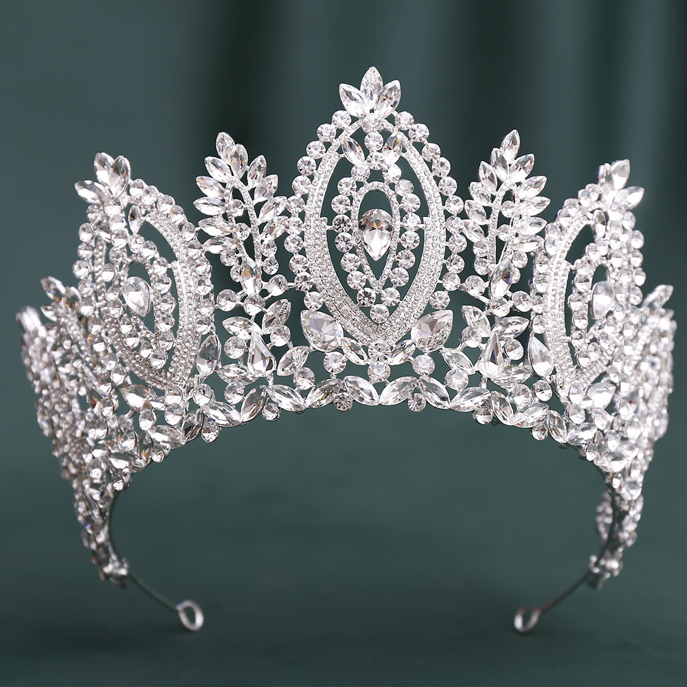 Argento pieno di diamanti bianchi