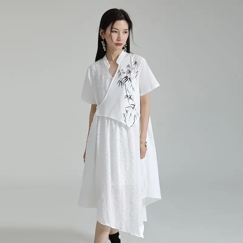 Adelgazamiento y cintura contratante nuevo vestido de mujer Irregular chino 2024 verano nueva combinación textura vestido de longitud media