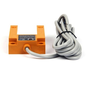 E3S-GS30E4 sensore fotoelettrico di tipo U con sensori ottici di alta qualità nel rilevamento del colore - Product Image 3