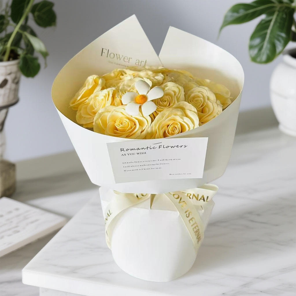 ช่อดอกไม้เล็กๆ 3 ดอกสีชมพู