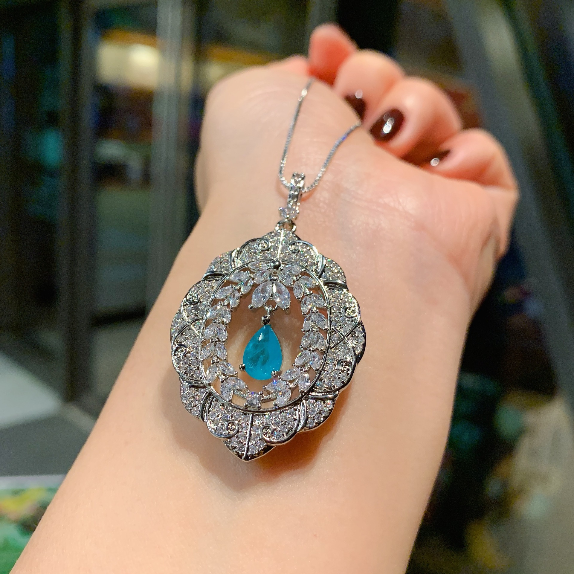 Pendentif bleu Paran