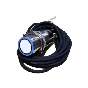 Sensor ultrasónico de detección de espacio/diámetro analógico F & C amplio rango 12-24VDC para mediciones de hasta 2000mm con error 10% - Product Image 3